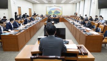 정무위, 늑장 정산 관행 개선 대규모유통업법 개정안 의결