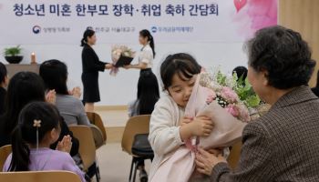 "어린 나이에 학업·육아 병행 힘들었지만 후회 없어요"