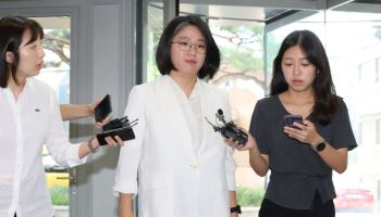침묵하는 용혜인…출근 사흘째 새 논란 또 불거져
