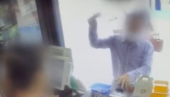 [그해오늘] 호떡 안 잘라주자 돌변한 손님…CCTV에 찍힌 황당한 행동