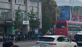 “재료가 동날 지경”… 임영웅 콘서트에 고양 상권도 ‘하늘빛 축제’