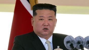 北, 5000t급 '강건호' 동해함대 취역…김정은 "핵 대응체계에 편입"
