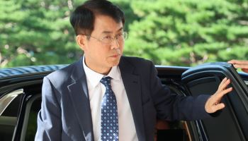 대법관 떠나는 이흥구 "사법 3법 입법 충격…법원, 제대로 말할 줄 알아야"
