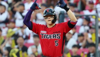 ‘월간 6홈런’ 김도영, 8월 MVP… 개인 통산 세 번째 수상
