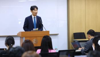 “형사책임 불가피”…중앙그룹 투자자들, 홍석현·홍정도 고소(종합)