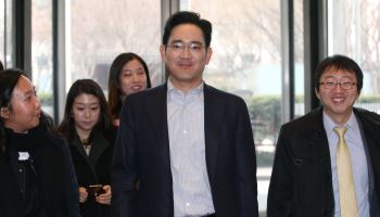 [속보]이재용, 母 홍라희 여사 삼전 주식 718만주 1.9조 매수