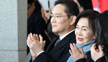 이재용, 母 홍라희 삼전 지분 1.9조 매수…상속세 대출 상환 추정(종합)