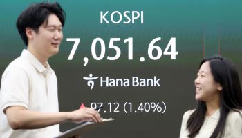 블룸버그 "1만불 있으면 한국·명품·물 주식에 투자하라"