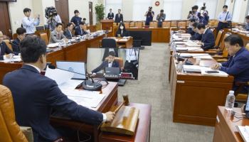‘강훈식 증인 신청’ 여야, 강신철 후보 청문회 두고도 맞서