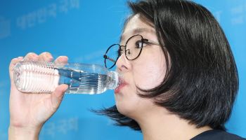 '사퇴 요구 일축' 용혜인 "겸직, 법률이 허용…맡은 바 실행할 것"