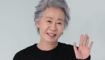 윤여정, 에미상 여우조연상 불발됐지만…'성난 사람들2' 3관왕