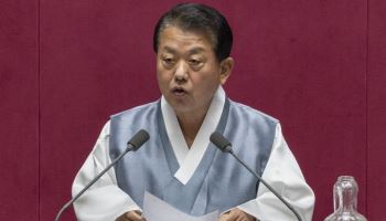 與 김병주 “호르무즈 파병, 신중해야... 미국에 끌려가선 안 돼”
