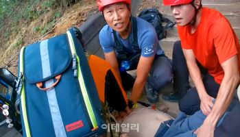 경기북부소방 산악구조팀, 북한산 심정지 등산객 구조