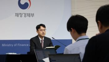 정부 “견조한 경기회복 흐름”…고유가·취약계층 고용은 부담
