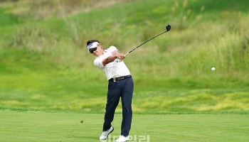  박상현, 힘찬 팔로 스로우