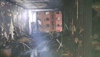 한밤중 부안 아파트 화재…40대 어머니 숨지고 7세 아들 중상