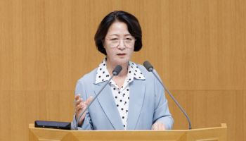 산후조리비 중단 여파에 입 연 추미애 "난임부부 지원이 우선"