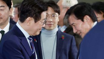 조국, 李대통령 지지율 하락에 "'문조털래유'를 적으로 쳐낸 결과"