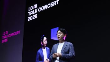 AI가 실험하고 로봇이 공장 운영…LG ‘전문가 AI’ 현장 투입 성과보니