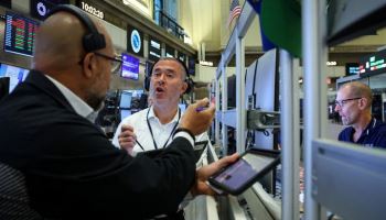 [속보]AI 개발 속도조절론에 반도체주 급락…나스닥 0.56%↓