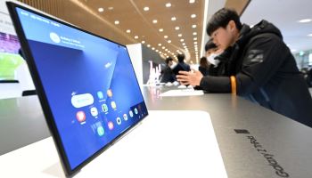 "애플 폴더블폰 잡자"…삼성, 트라이폴드2 조기 출시 검토설[모닝폰]