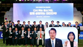 민주 "尹 바로 옆 양씨 사진" 꺼내들자…국힘 "논점 흐리는 물타기"
