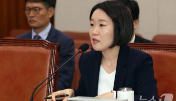 이소영 “52시간제 획일적 규제 안돼”…檢 보완수사권 폐지는 ‘소신 기권’