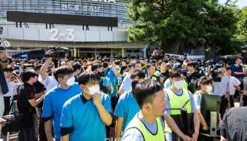AG 앞두고 급한 불 껐지만…개표소 또 봉쇄 시위, 피해 눈덩이