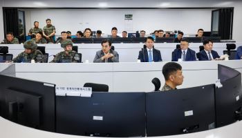 "지휘관이 AI 추천 거부할 수 있을까"…초단위 미래전 '자동결심' 딜레마
