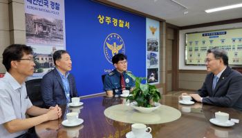 '변호인 참여 제한' 경찰 안내문 끌어내린 서울변회…재발방지 잰걸음