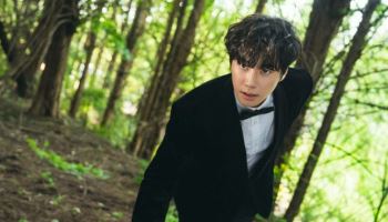 “몸은 군대에, 얼굴은 안방에”…배우 ‘군백기’가 사라졌다