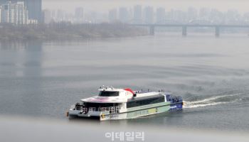 운항 1주년 맞은 한강버스, 누적 이용객 60만명 돌파