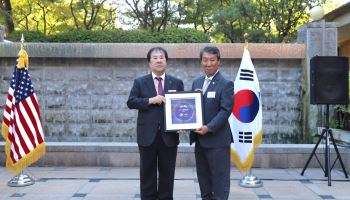 우오현 SM그룹 회장, 한미동맹재단 '후원기업인증패' 수상
