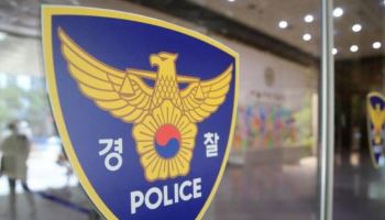 전기충격기 들고 "같이 죽자"..학생들 위협한 교사 체포