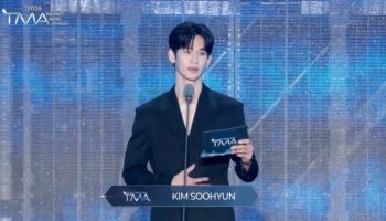 활동 멈췄던 김수현, 1년 6개월 만에 시상자로 국내 복귀