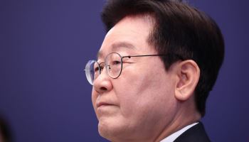 李, ‘문조털래유’ 비하 지지자 글 공유했다 삭제…“과거 글까지 동조한 것 아냐”