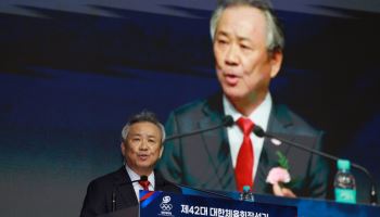 경찰, '직원 부정채용·횡령' 이기흥 전 대한체육회장 불송치