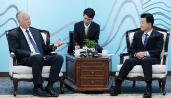 정동영, 비건 前대북대표 만나…"한반도 결정적 국면 조성 기대"
