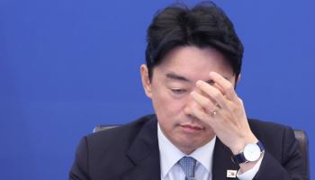 강훈식 비서실장 사의 표명…野 “인사실패 꼬리 자르기”