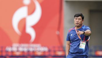 "이상한 질문 하는구만, 축구했어요"…北 감독, '남북 대결' 질문에 불쾌감