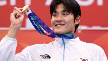 '키 195cm·윙스팬 216cm 괴물' 김영범, 신기록만 2번…수영 첫 金