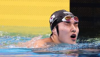 어깨 부상에도 투혼 발휘했지만...김우민, 자유형 1500m 8위