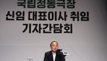 "개그맨 출신 지적?…더 열심히 일 해 '재밌는 극장' 만들 것"