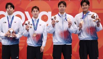 남자 혼계영 400m 동메달…'부상 투혼' 김우민은 자유형 1500m 8위