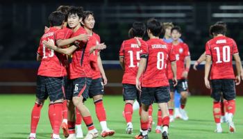 신민하-김명준 헤더 연속골...한국 축구, 2연승 조 1위로 8강행