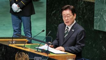 李 “북미대화 조속히 재개해야…한반도 평화체제 전환”