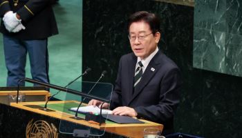 李 “北핵·미사일 고도화 중단→축소→비핵화”…평화체제 전환 제안(종합)