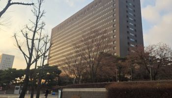 檢, ‘1000억대 공사 몰아주기’ 도이치모터스 회장 부부 기소