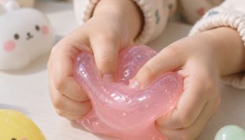 "말랑이·왁뿌볼 다 버려야하나?" 금지 방부제 등 유해물질 범벅