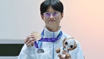 0.054초 역전 질주…'온오프 레이싱 병행' 김영찬, 한국 e스포츠 첫 메달